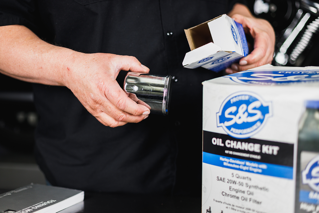S&S CYCLE Oil Change Kit - Chrome Filter - M8 - 5 US quarts 218944 — image 5