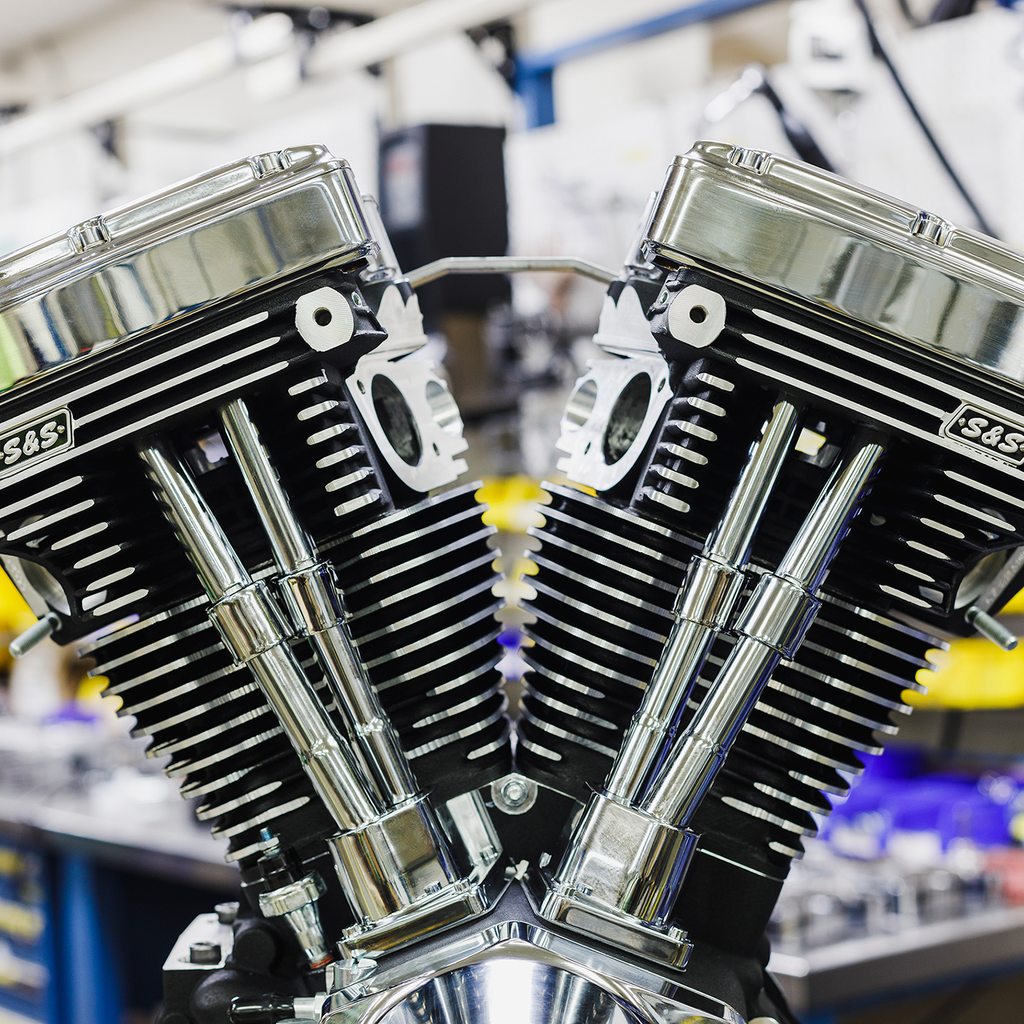 S&S CYCLE V124 Long Block Engine - Chrome/Wrinkle Black - Big Twin | Custom Chasis w/Alternator-Style Primary 310-1159 — image 3