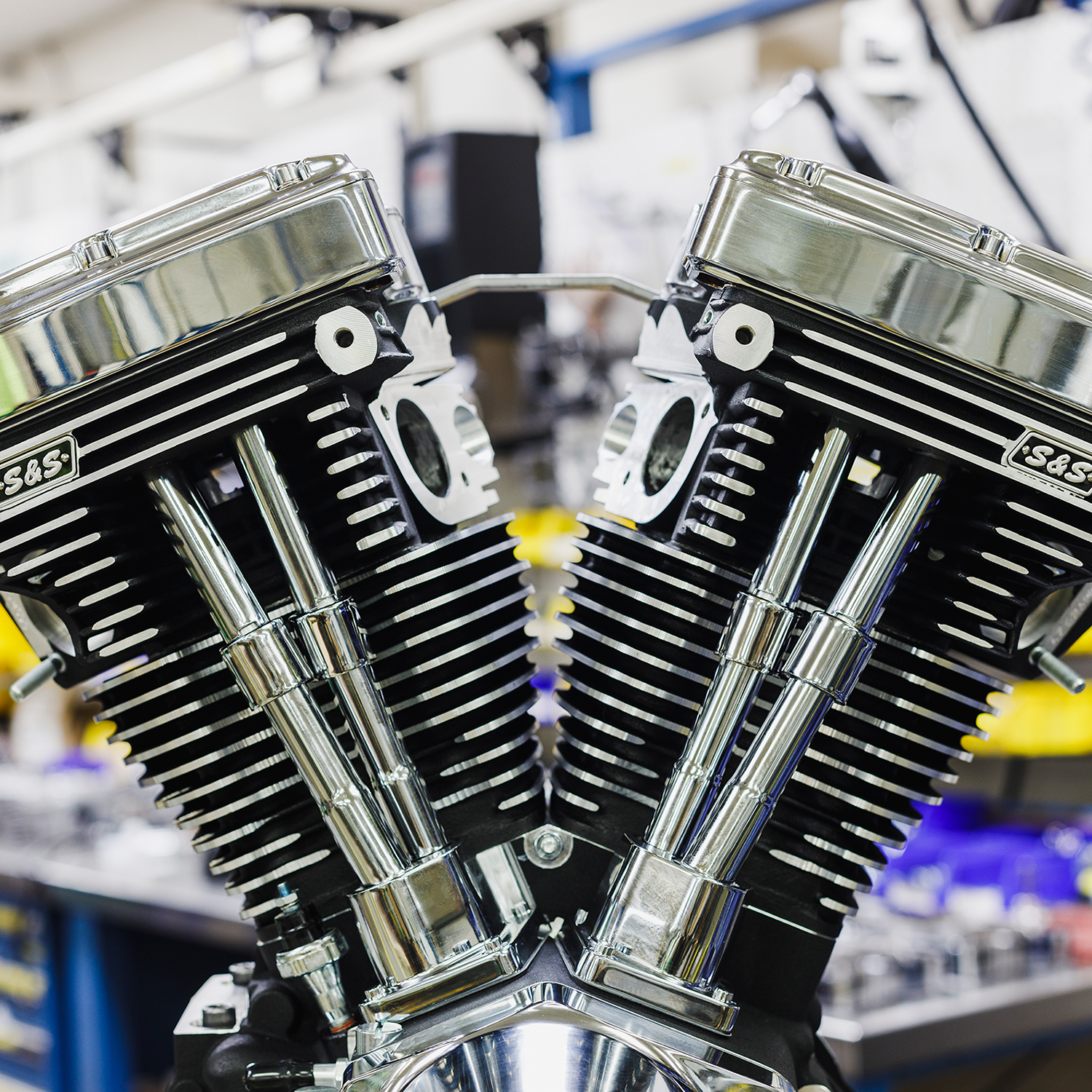 S&S CYCLE V124 Long Block Engine - Chrome/Wrinkle Black - Big Twin | Custom Chasis w/Alternator-Style Primary 310-1159 — image 3
