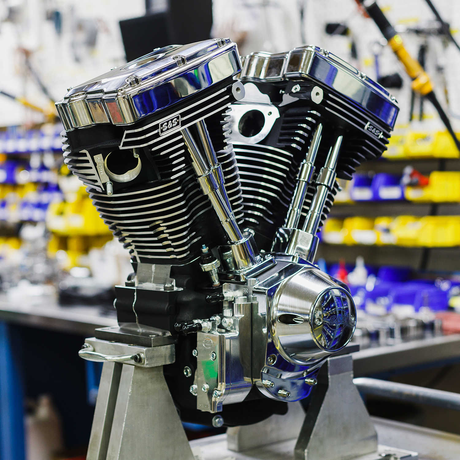 S&S CYCLE V124 Long Block Engine - Chrome/Wrinkle Black - Big Twin | Custom Chasis w/Alternator-Style Primary 310-1159 — image 4