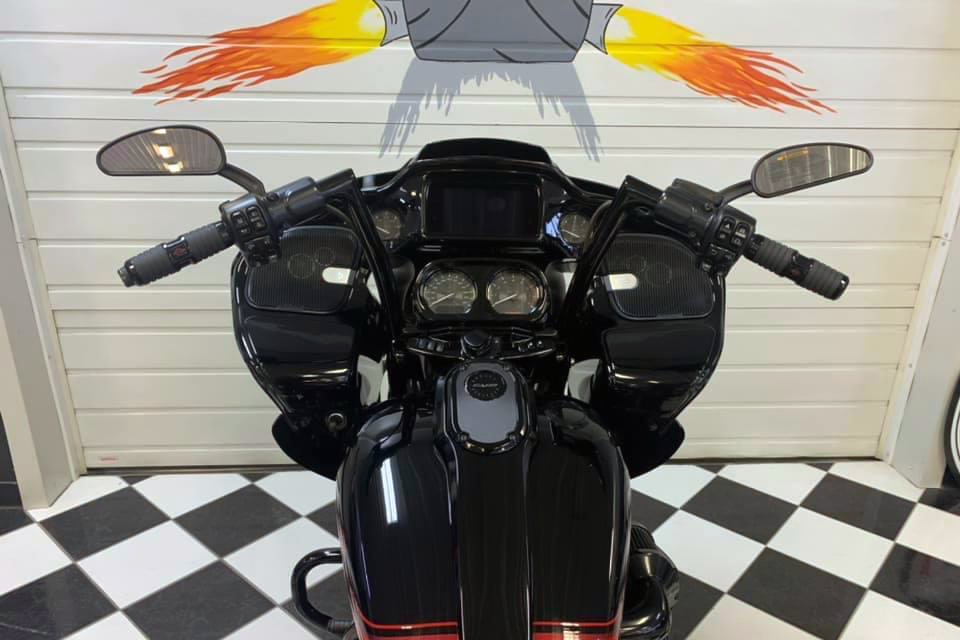 FAT BAGGERS INC. 1-1/4" EZ Install Flat Top Handlebar - 12" - Black 706012-B — image 3