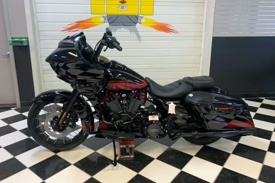 FAT BAGGERS INC. 1-1/4" EZ Install Flat Top Handlebar - 12" - Black 706012-B — image 6