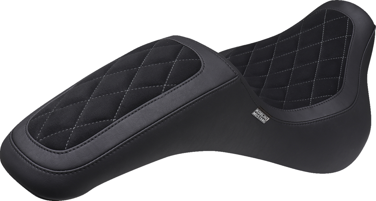 MUSTANG Signature Series Fastback™ - Vinyl/Alcantara® - Diamond Stitch w/ Gun Metal Thread - FX '18-'25 76321GM — image 2