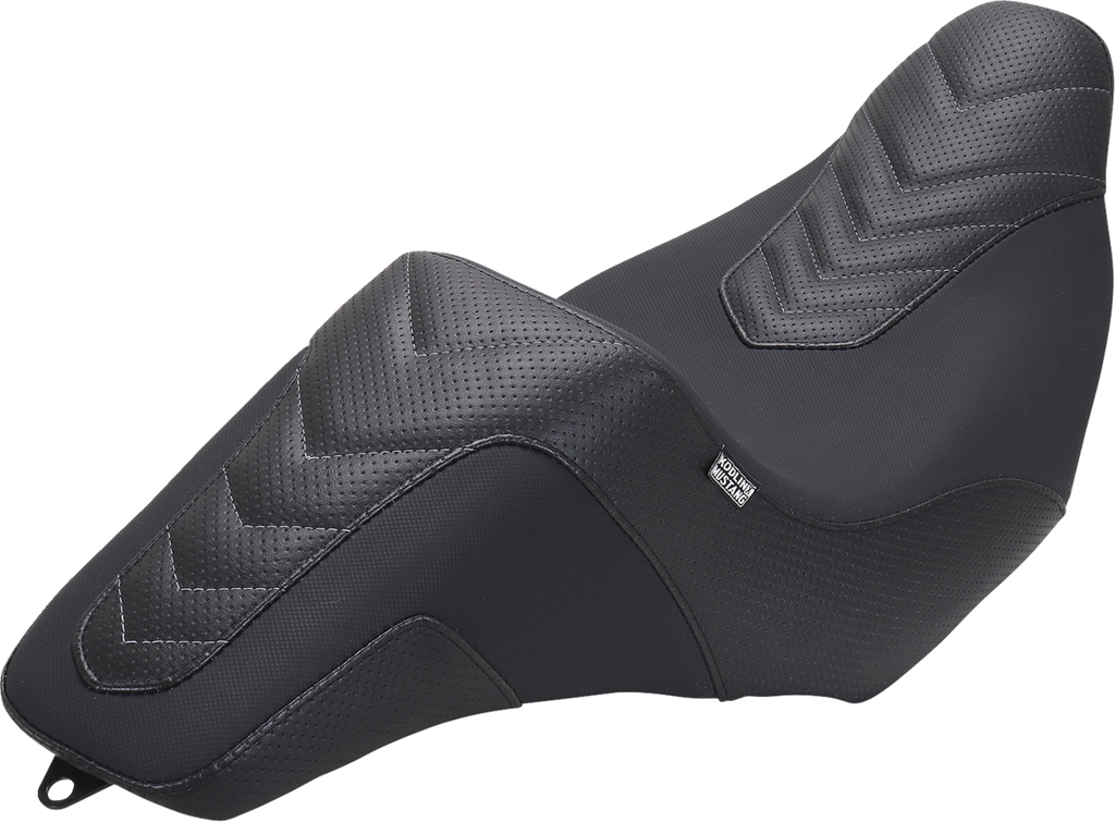 MUSTANG Signature Series Squareback™ Seat - Gripper Vinyl - Chevron - Gunmetal Stitch - FLH/FLT '23-'25 76324GM — image 1