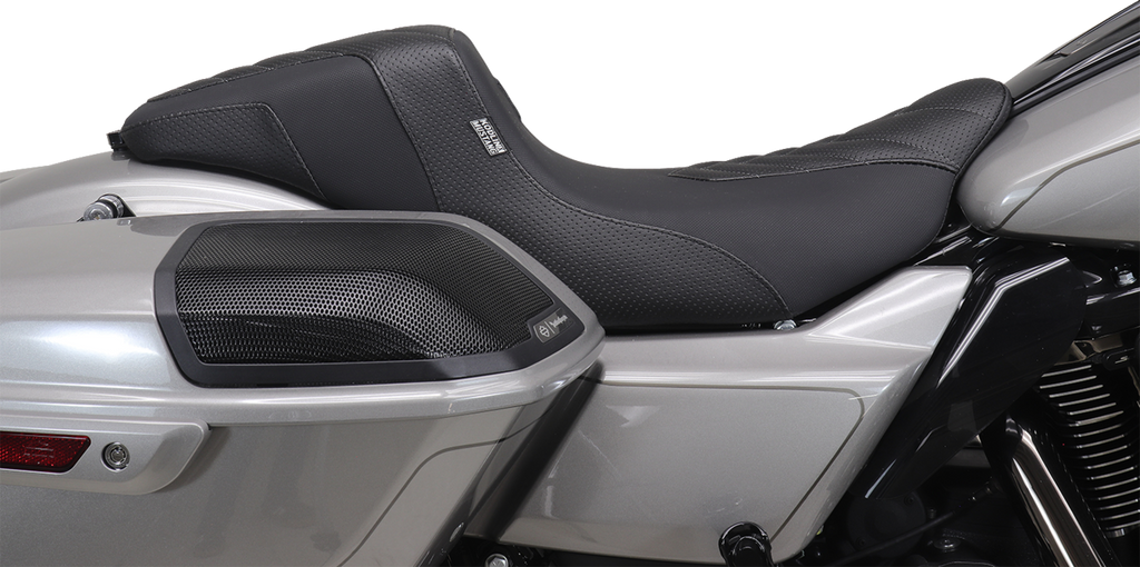 MUSTANG Signature Series Squareback™ Seat - Gripper Vinyl - Chevron - Gunmetal Stitch - FLH/FLT '23-'25 76324GM — image 5