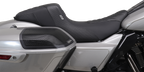 MUSTANG Signature Series Squareback™ Seat - Gripper Vinyl - Chevron - Gunmetal Stitch - FLH/FLT '23-'25 76324GM — image 5