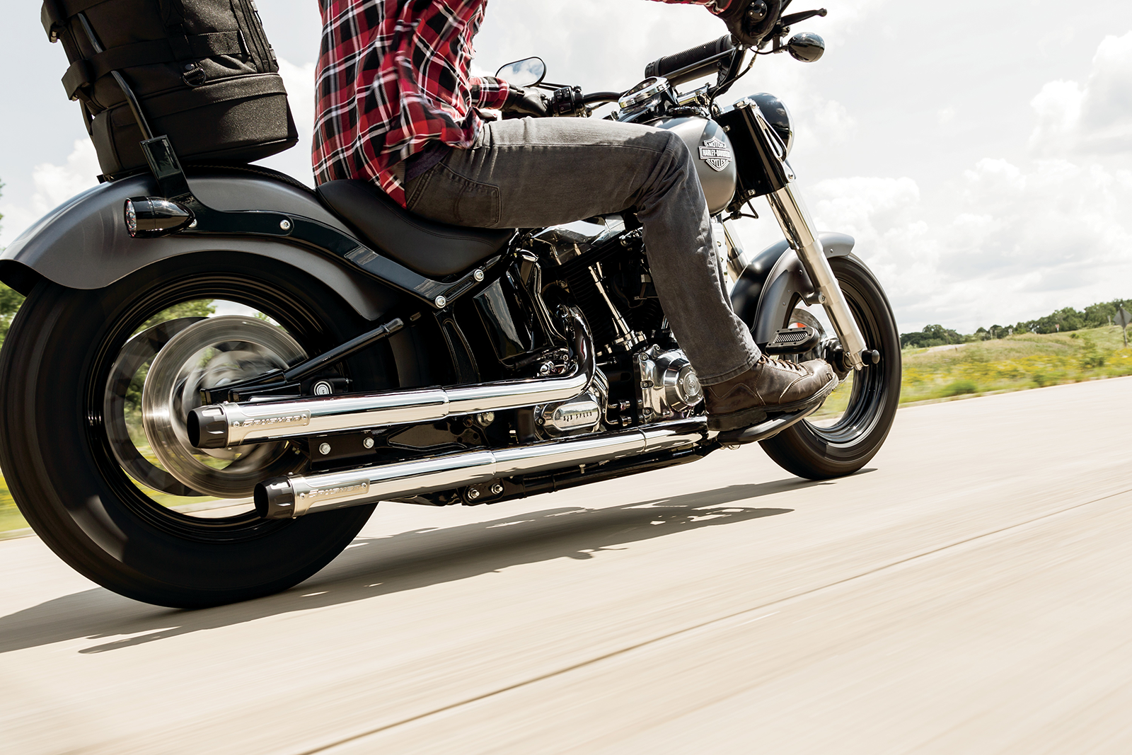 MUSTANG Seat - Wide Tripper™ Solo - without Backrest - Smooth - Black 76760 — image 3