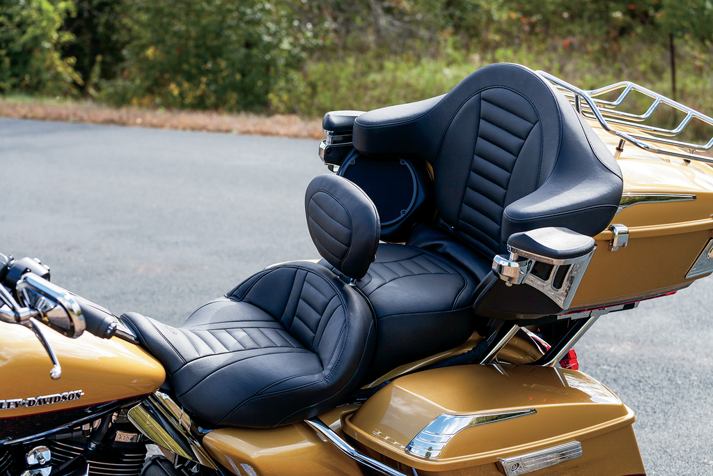 MUSTANG Deluxe Touring Seat - FL '08-'25 79006 — image 7