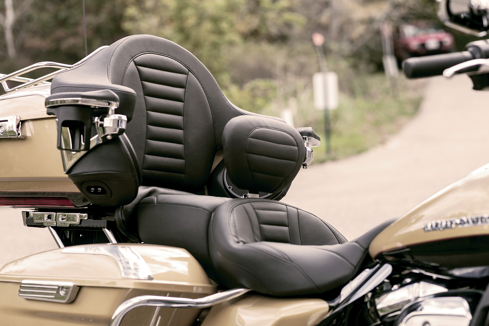 MUSTANG Deluxe Touring Seat - FL '08-'25 79006 — image 8