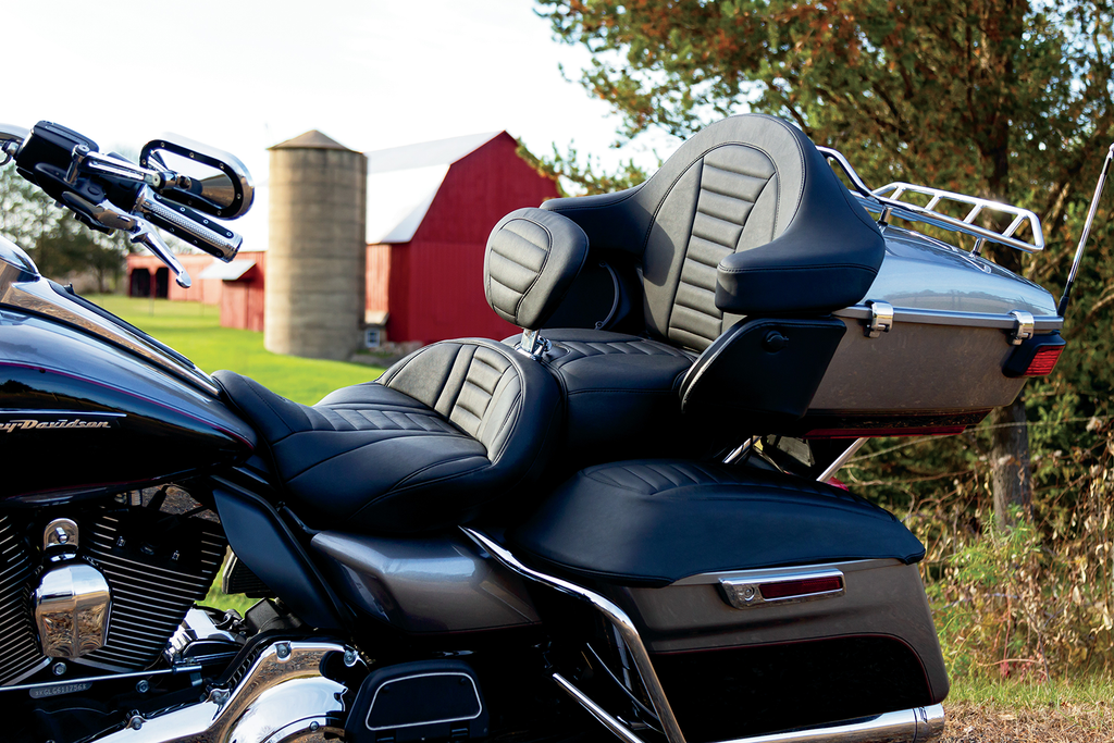 MUSTANG Deluxe Touring Seat - FL '08-'25 79006 — image 9
