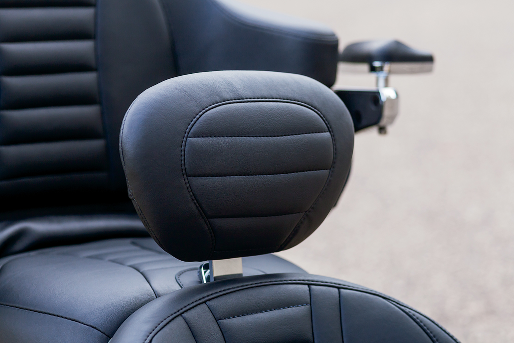 MUSTANG Removable Driver Backrest - Tuck and Roll - FL '08-'25 79012 — image 3