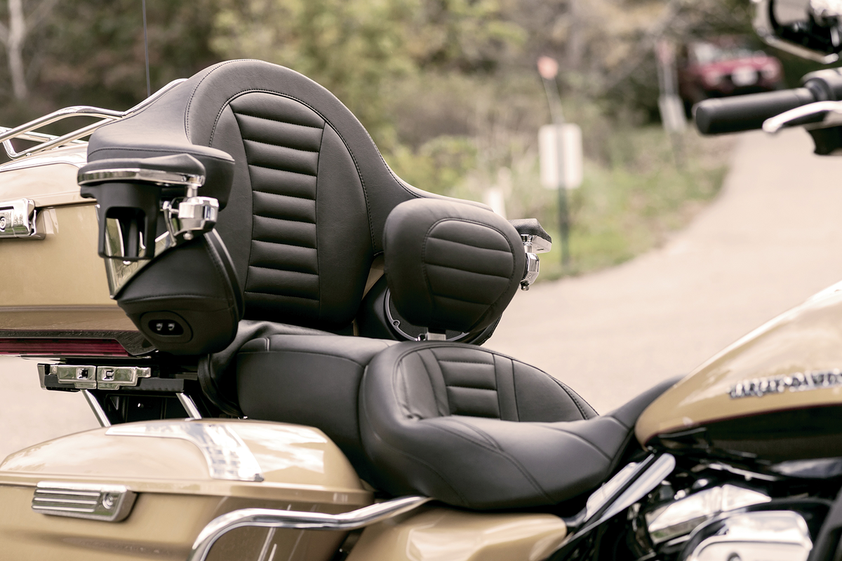 MUSTANG Removable Driver Backrest - Tuck and Roll - FL '08-'25 79012 — image 7