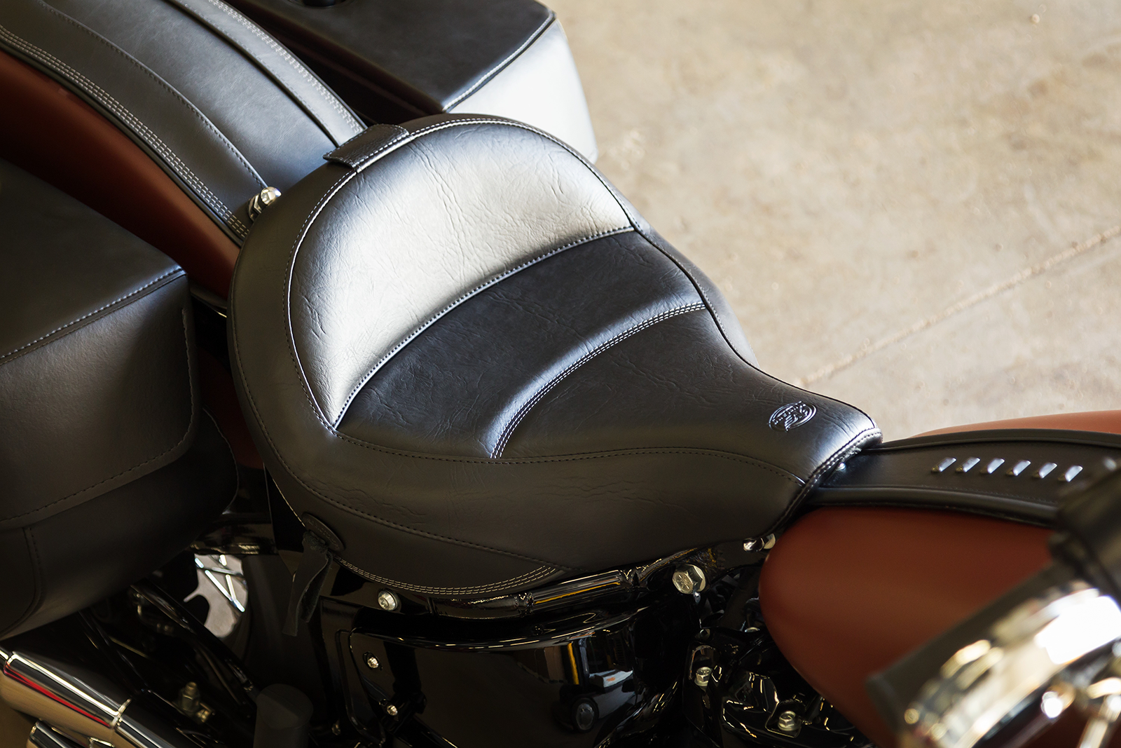 MUSTANG Max Profile Solo Touring Seat - with Driver Backrest - Black - Original - FLHC/FLDE 79330 — image 3