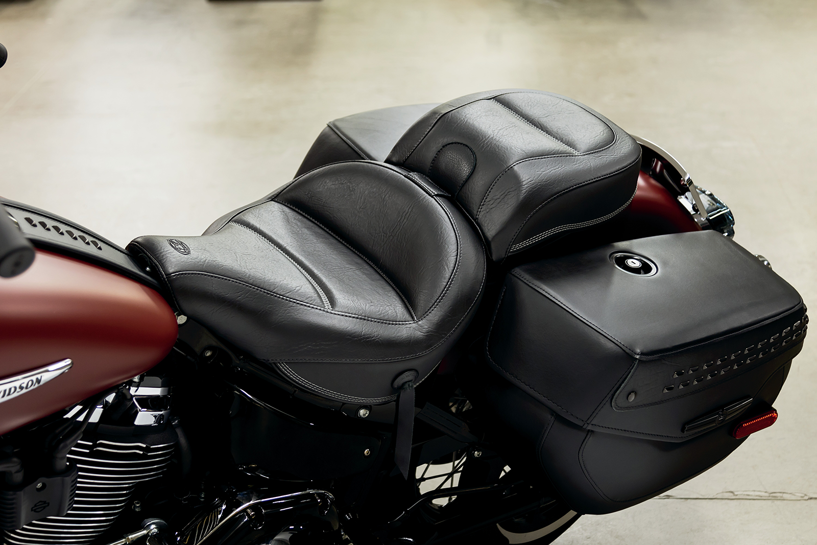 MUSTANG Passenger Touring Seat - Black - Original Stitch - FLHC/FLDE 79331 — image 4