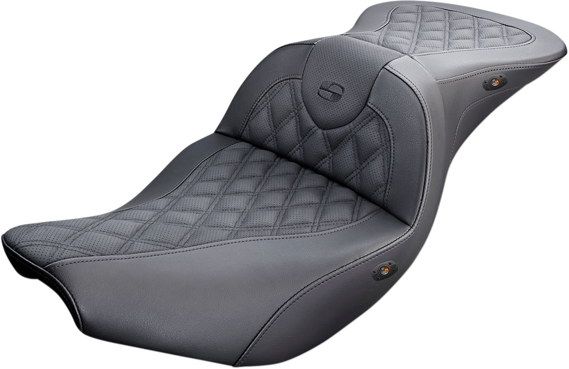 SADDLEMEN Heated RoadSofa™ Seat - Extended Reach - Lattice Stitch - w/ Backrest - FLT/FLH ’23-‘24 823-07-184C0 — image 3