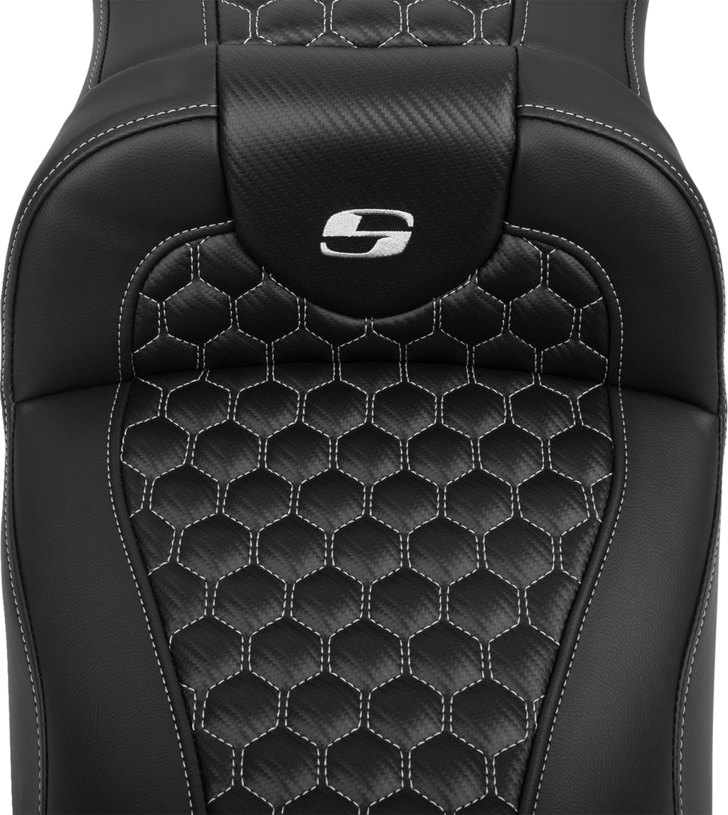 SADDLEMEN Roadsofa™ Extended Reach Seat - with Backrest - Honeycomb - Silver Stitch - FLTR/FLHX '23-'24 823-07-190B5 — image 4
