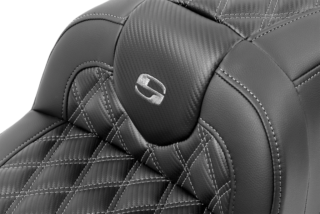 SADDLEMEN RoadSofa™ Seat - with Backrest - Carbon Fiber - Lattice Stitch - Gray Stitch - FLTR/FLHX '23-'24 823-07-206B2 — image 6