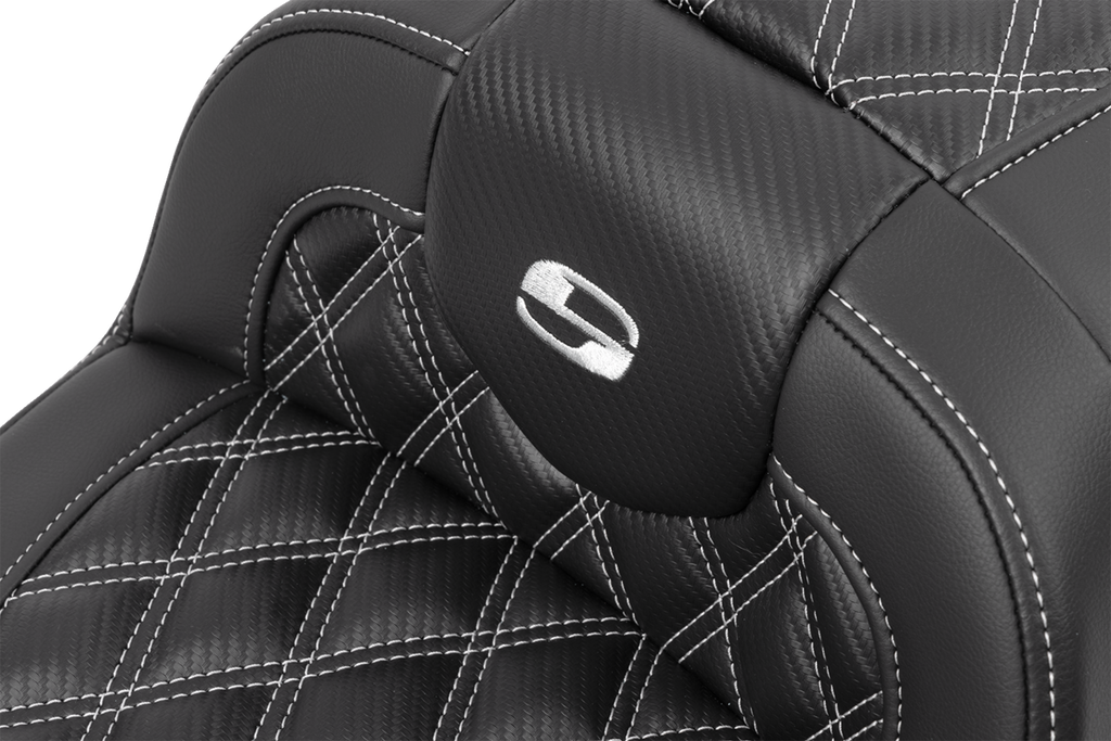 SADDLEMEN RoadSofa™ Seat - with Backrest - Carbon Fiber - Lattice Stitch - Silver Stitch - FLTR/FLHX '23-'24 823-07-206B5 — image 5
