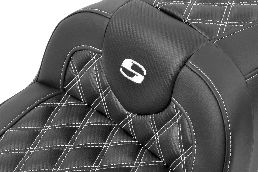 SADDLEMEN RoadSofa™ Seat - with Backrest - Carbon Fiber - Lattice Stitch - White Stitch - FLTR/FLHX '23-'24 823-07-206B6 — image 3