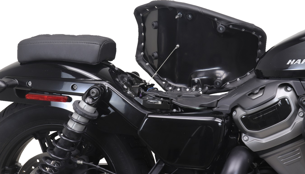 MUSTANG Tripper™ Solo Seat - Double Diamond - Nightster '22-'25 83100 — image 4