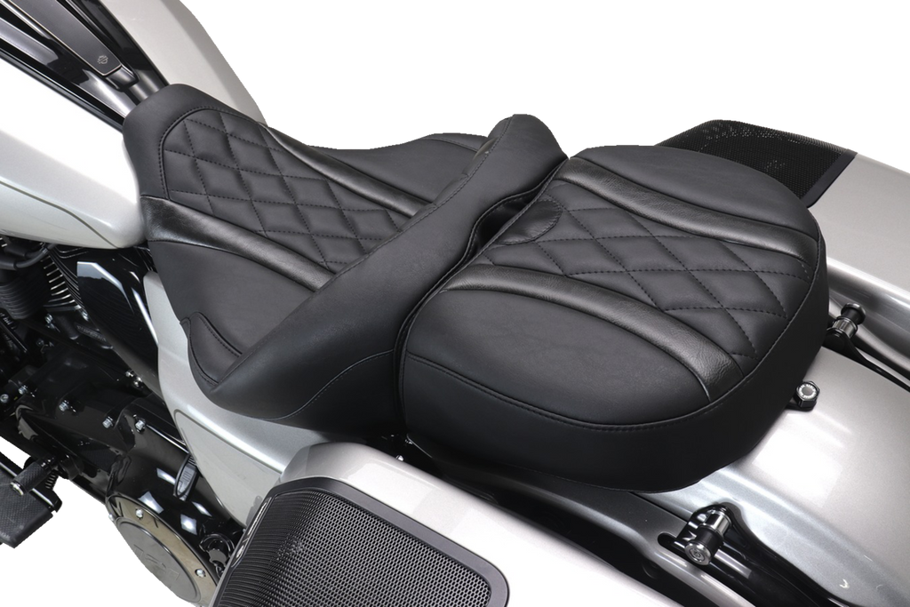 MUSTANG Deluxe One-Piece, 2-Up Seat - Diamond - Black Stitch - FLT/FLH '23-'25 89411 — image 6