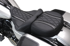 MUSTANG Deluxe One-Piece, 2-Up Seat - Diamond - Black Stitch - FLT/FLH '23-'25 89411 — image 6