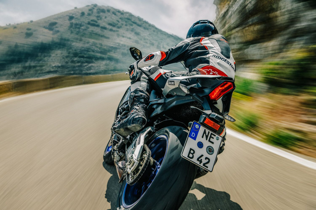 BRIDGESTONE Tire - Battlax S22 Hypersport - Rear - 190/50ZR17 - (73W) 9329 — image 4