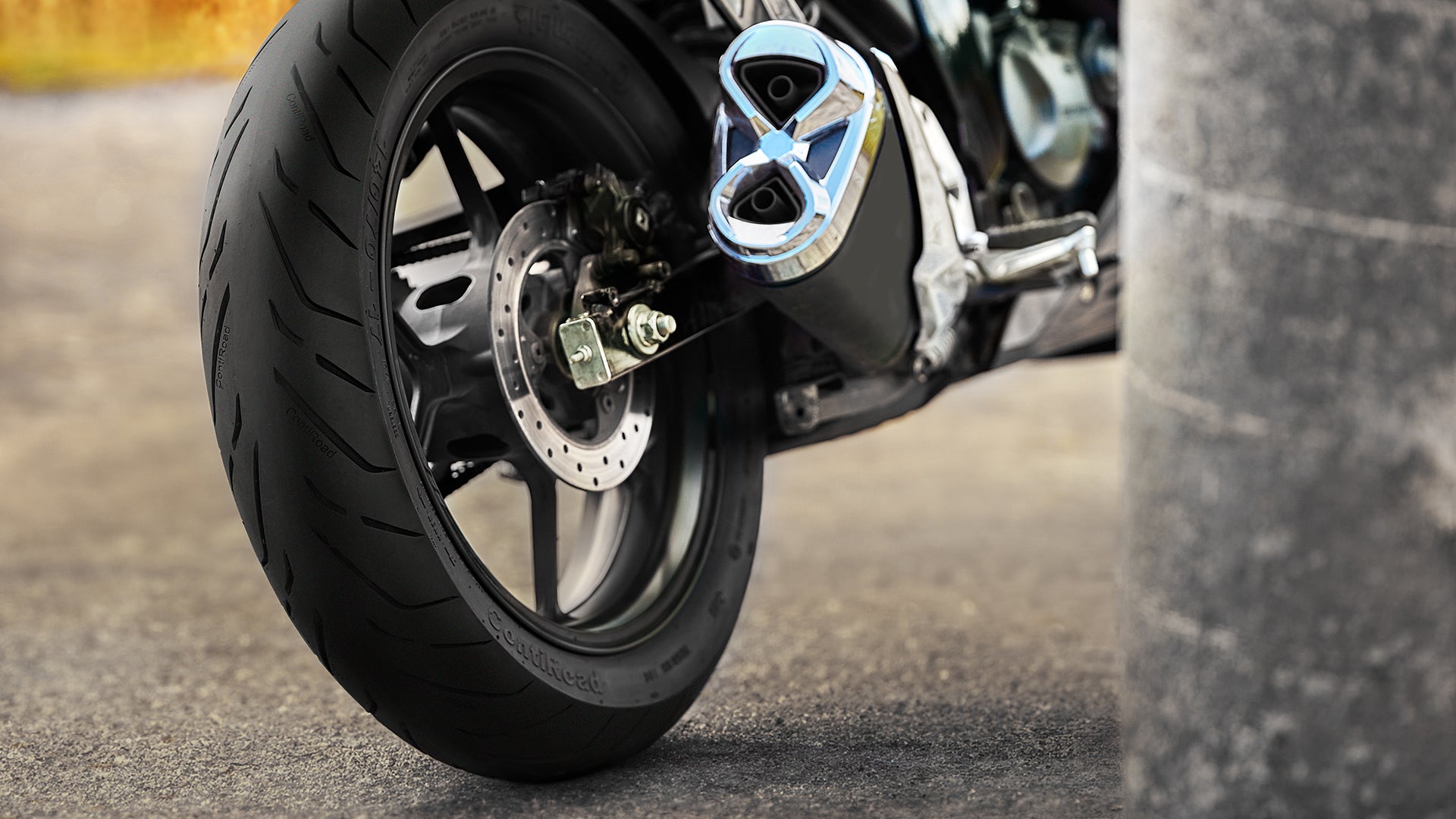 CONTINENTAL Tire - ContiRoad - Rear - 140/70-17 - 66S 02404330000 — manufacturer image 1