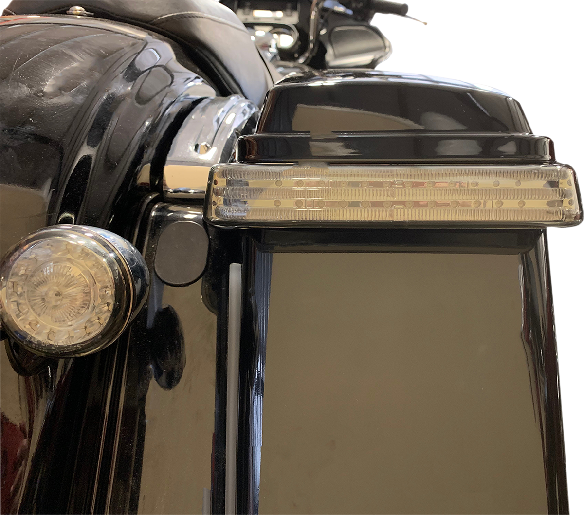 CUSTOM DYNAMICS Saddlebag LED Lights - Sequential - Chrome/Smoke PB-SBSEQ-BCM4CS — image 3