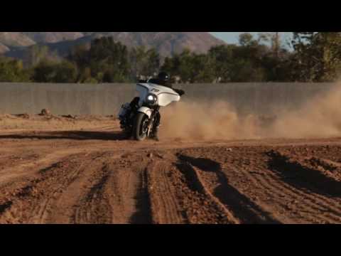 Burly Brand Dirtbagger - Flat Track Street Glide