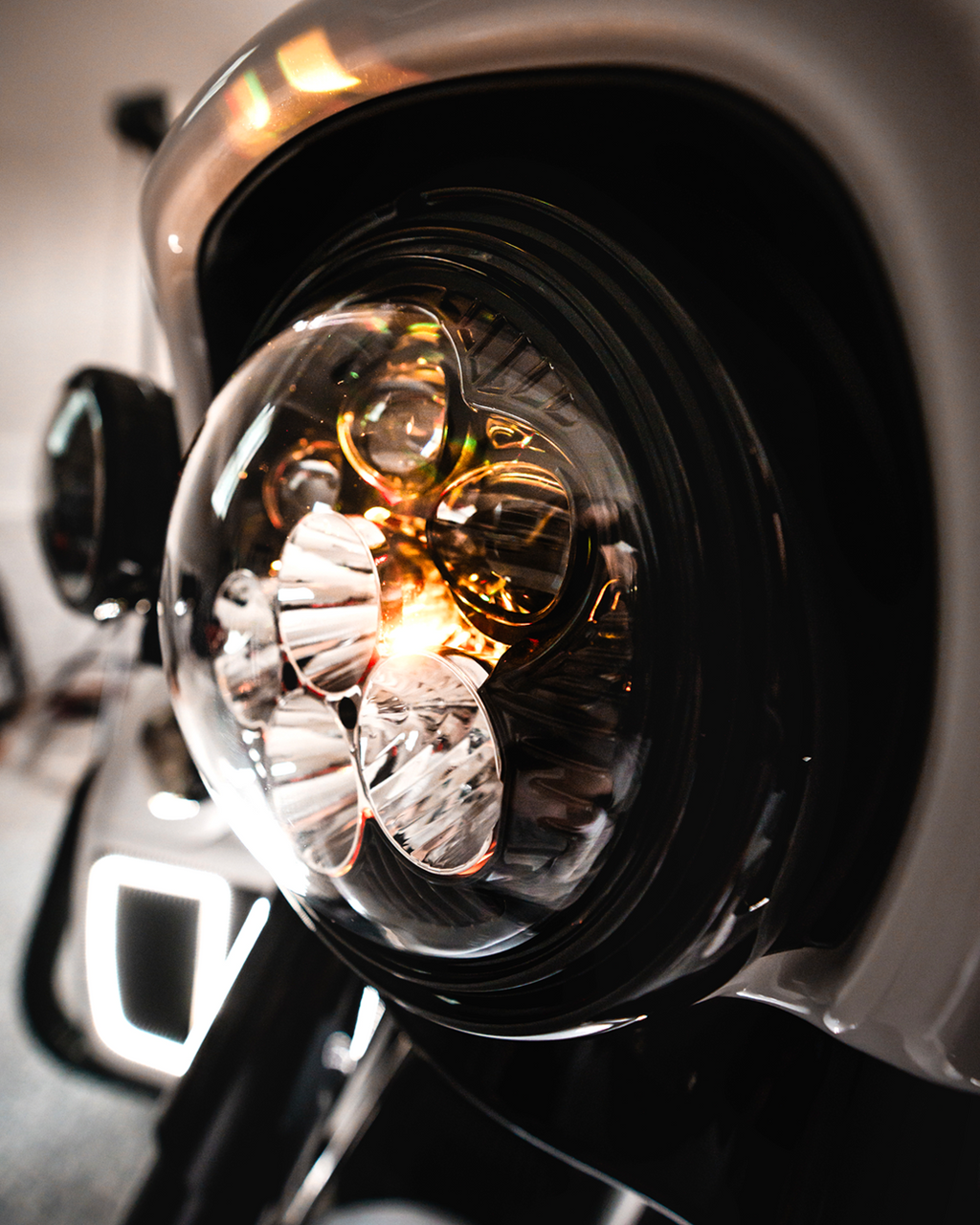 CUSTOM DYNAMICS Headlight - Shark Demon® - LED - Color Changing SD2-7-13 — image 6