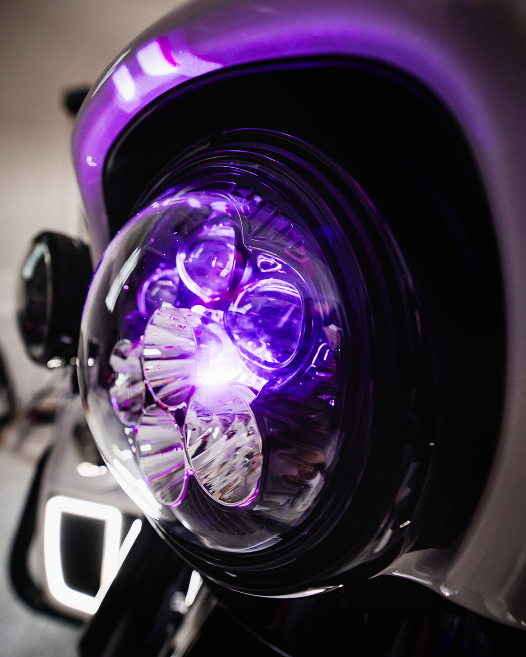 CUSTOM DYNAMICS Headlight - Shark Demon® - LED - Color Changing SD2-7-14 — image 3
