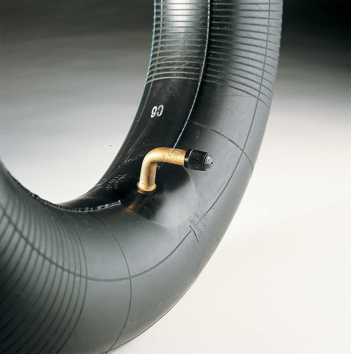 IRC Inner Tube - Standard - 10" - TR-87 - 90° Center Metal Valve T20009 — image 2